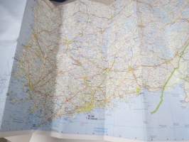 Autoilijan tiekartta 1992 Suomi ja Pohjoiskalotti - Finland och Nordkalotten - Finland and the North Calotte - Finland und Die Nordkalotte -kartta, sisältää liitteen