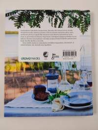 Kotilieden paras kesäkirja : ruokia, askartelua, käsitöitä