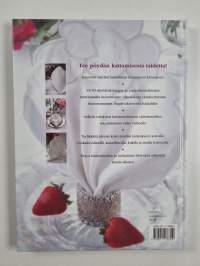 Kaunis kattaus lautasliinoilla