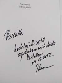Sammakot tiskipöydällä (signeerattu, tekijän omiste)