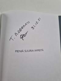 Pieniä suuria ihmeitä (signeerattu)