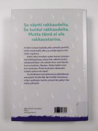 Syitä itkeä julkisesti