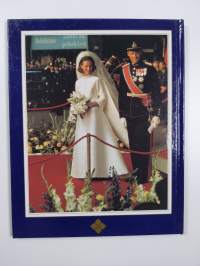 Royal wedding bouquets 4 = kuninkaalliset morsiuskimput 4 : Sonja