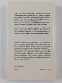 3 etsivää ja kävelevä linnunpelätin