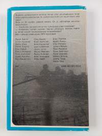 Sotapapit kovan ajan koulussa