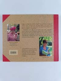 Trädgårdens natur : om den svenska och den engelska trädgården, om trädgårdar för barn, fjärilar och igelkottar, om humor och biskötsel, om tiden och förgänglighe...