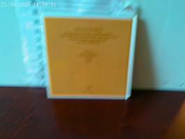 Ruma ankanpoikanen,  pieni  satumaailma