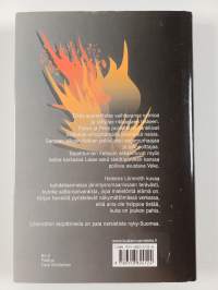 Pyöritä tuudita pellavapäätä : jännitysromaani