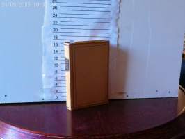 Seitsemän kuun madonna - samannimisen Eagle-Lion-Elokuvan mukaan