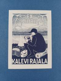 Liekkejä pakoon : saamelaiset evakossa 1944-1945