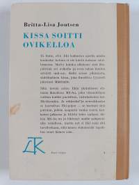 Kissa soitti ovikelloa