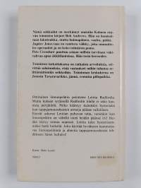3 etsivää ja kävelevä linnunpelätin