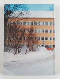 Illico perfectum : viestikoulun kuusi vuosikymmentä 1941-2002 (signeerattu)