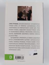 Kuvassa keskellä Jukka Virtanen (signeerattu)