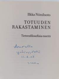 Totuuden rakastaminen : tieteenfilosofisia esseitä (signeerattu)