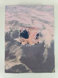 Petra - the mountain of Aaron : the Finnish archaeological project in Jordan, Volume 1 : The church and the chapel