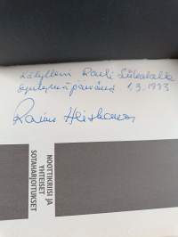 Noottikriisi ja yhteiset sotaharjoitukset (signeerattu, tekijän omiste)