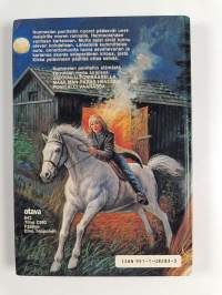 Aavehevonen : tyttöromaani