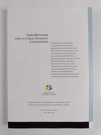 Pitkä tie pohjois-karjalasta arkadianmäelle : naisten edustajaehdokkuudet ja naiskansanedustajien kouliintumishistoria 1907-1999