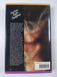 Nainen ylitse muiden