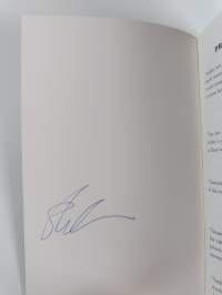 Sharkonomics : How to attack market leaders (signeerattu)