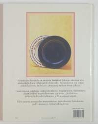 Keramiikan koristelu ja lasitus -inspiroiva opas kiehtovaan käsityöhön. (Käsityöt)