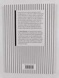 Yksilö vastaan yhteiskunta : esseitä