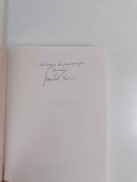 Petra : a city forgotten and rediscovered (signeerattu)