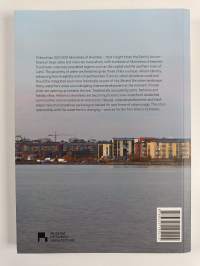 Shorelines : residental areas by the water