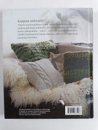 Sohvan sylissä : neulottu torkkupeitto ja muuta pehmeää