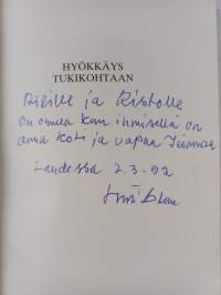 Hyökkäys tukikohtaan (signeerattu, tekijän omiste)