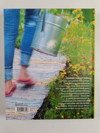 Kierrätyspuutarha : turhan tavaran uusi elämä pihassa