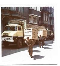 Ford Thames Trader -kuorma-auto. 1957–1965  autovalokuva valokuva 9x9 cm