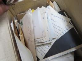 Gunnel Lehtinen-Cleven (&amp; Fredric Cleve) vastaanottamia kirjeitä, papereita - lippusia ja lappusia, isohko erä sukuhistoriaa pitkähköltä ajanjaksolta