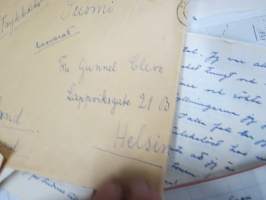 Gunnel Lehtinen-Cleven (&amp; Fredric Cleve) vastaanottamia kirjeitä, papereita - lippusia ja lappusia, isohko erä sukuhistoriaa pitkähköltä ajanjaksolta