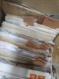 Gunnel Lehtinen-Cleven (&amp; Fredric Cleve) vastaanottamia kirjeitä, papereita - lippusia ja lappusia, isohko erä sukuhistoriaa pitkähköltä ajanjaksolta