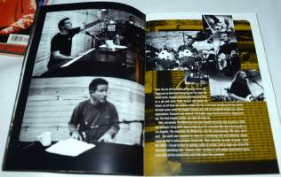 Eagels World tour 2001 kiertue-esite