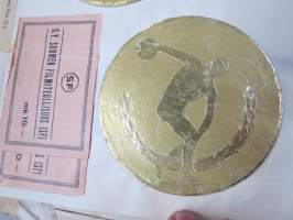 Koulutytön / nuoren neidin leikevihko / &quot;päiväkirja&quot;, johon liimattu pääsylippuja ym, paljon Talvisodan ajan asiaa, tekijä mahdollisesti kotoisin Mellilästä?