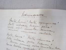 Koulutytön / nuoren neidin leikevihko / &quot;päiväkirja&quot;, johon liimattu pääsylippuja ym, paljon Talvisodan ajan asiaa, tekijä mahdollisesti kotoisin Mellilästä?