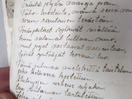 Koulutytön / nuoren neidin leikevihko / &quot;päiväkirja&quot;, johon liimattu pääsylippuja ym, paljon Talvisodan ajan asiaa, tekijä mahdollisesti kotoisin Mellilästä?