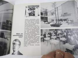 Veho Oy 30 vauhdikasta vuotta - Vehon automyynnin historiikki, hyvä kuvitus, sisältää asiaa merkeistä Austin, Mercedes-Benz, Unimog, Audi.