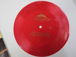 Fortepiana muziko &quot;Ruga Signal-Lanterno&quot; kun kantado de Pekina opero - El popola cinio -single-levy, Pekingin opperan esitys, kansiteksti esperantoa