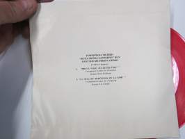 Fortepiana muziko &quot;Ruga Signal-Lanterno&quot; kun kantado de Pekina opero - El popola cinio -single-levy, Pekingin opperan esitys, kansiteksti esperantoa