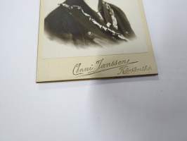 Kärsämäen tyttö II, Atelier Anni Jansson, Kärsämäki -visiittikorttivalokuva / visit card photo / cdv