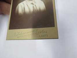 Solmiohuivi, Atelier Valokuvaamo Lootus, Lahti -visiittikorttivalokuva / visit card photo / cdv