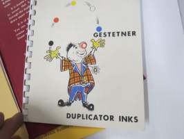 Gestetner New High Brightness Papers and Boards -monistuskonekäyttöön tarkoitettujen papereiden esitekansio