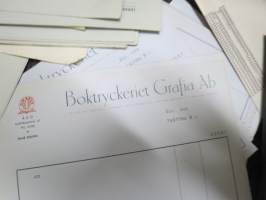 Kirjapainotarvikkeiden, -koneiden yms. esitteitä ja luetteloita isohko erä kerralla, 20 cm nippu