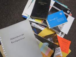 Kirjapainotarvikkeiden, -koneiden yms. esitteitä ja luetteloita isohko erä kerralla, 20 cm nippu