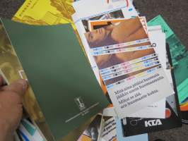 Kirjapainotarvikkeiden, -koneiden yms. esitteitä ja luetteloita isohko erä kerralla, 20 cm nippu