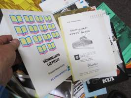 Kirjapainotarvikkeiden, -koneiden yms. esitteitä ja luetteloita isohko erä kerralla, 20 cm nippu